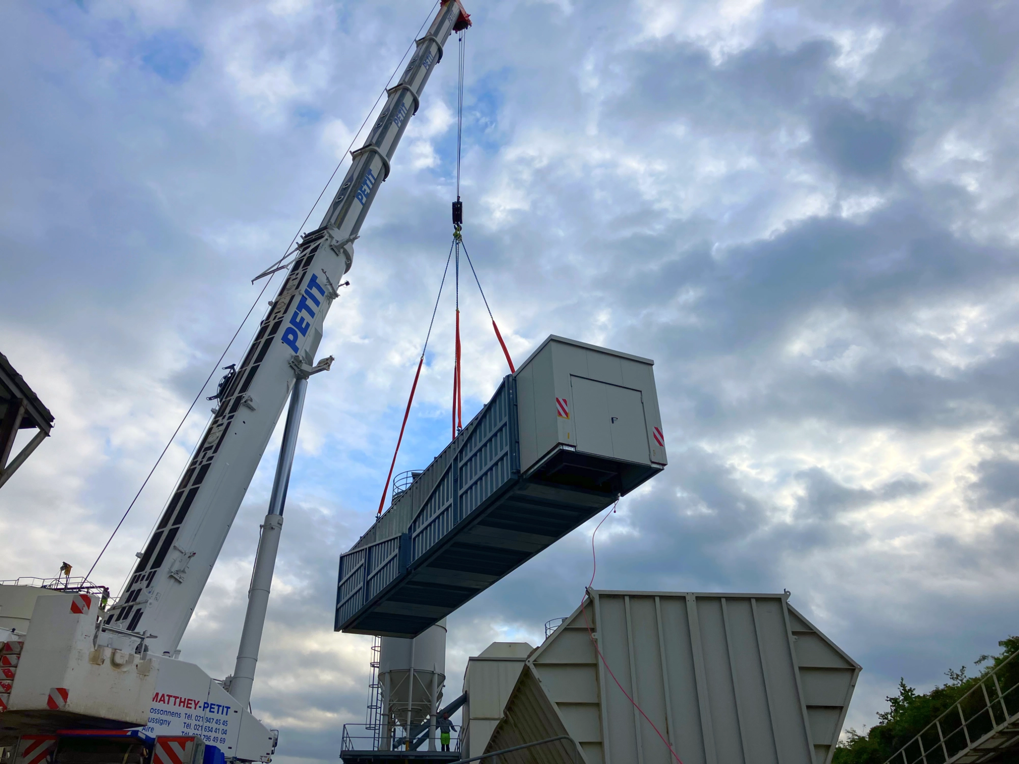 Industrieumzüge — Maschinentransport und Demontage